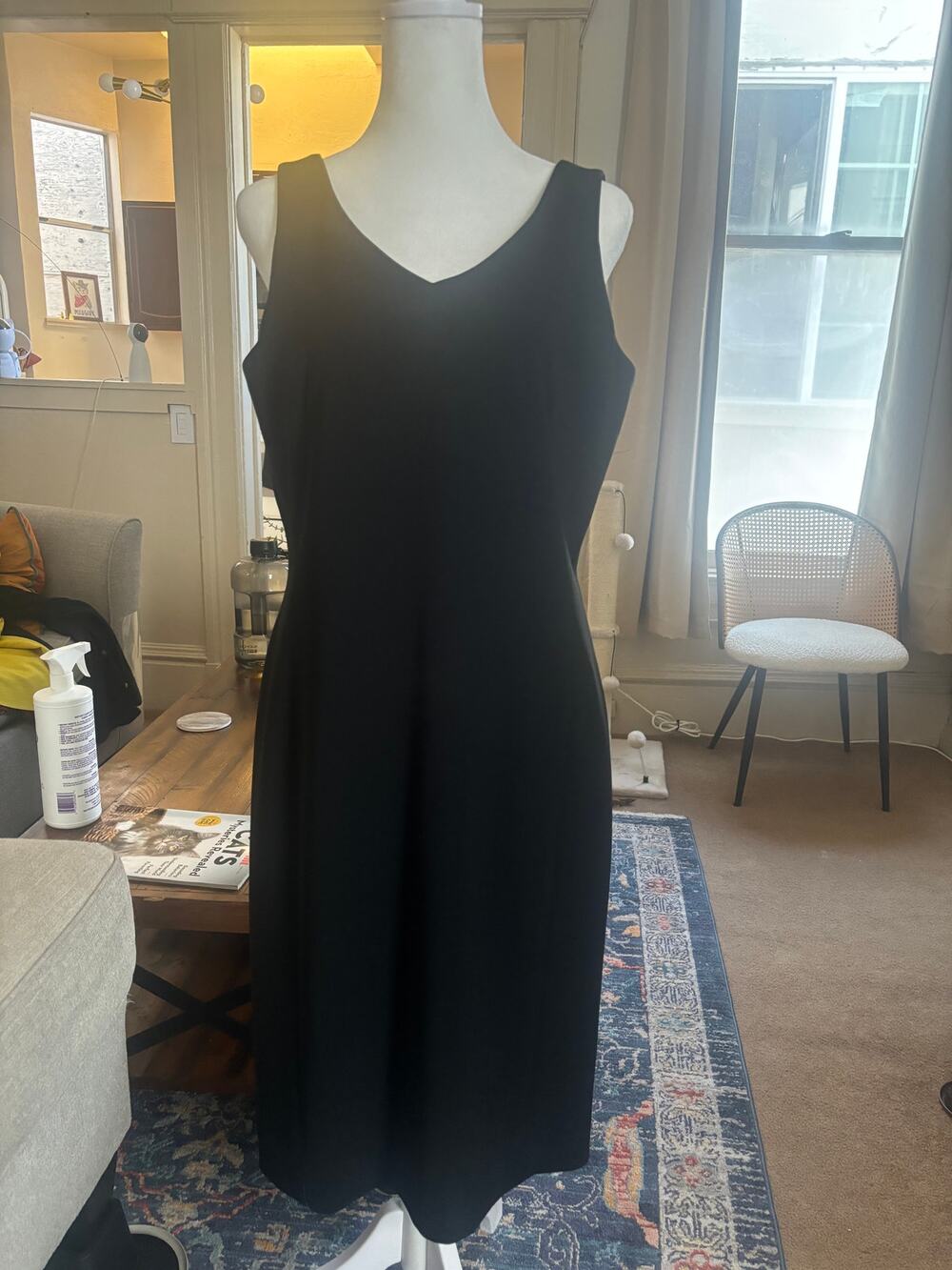 Jones New York Platinum Black Sleeveless V-Neck Sheath Dress Size 6 LBD Work